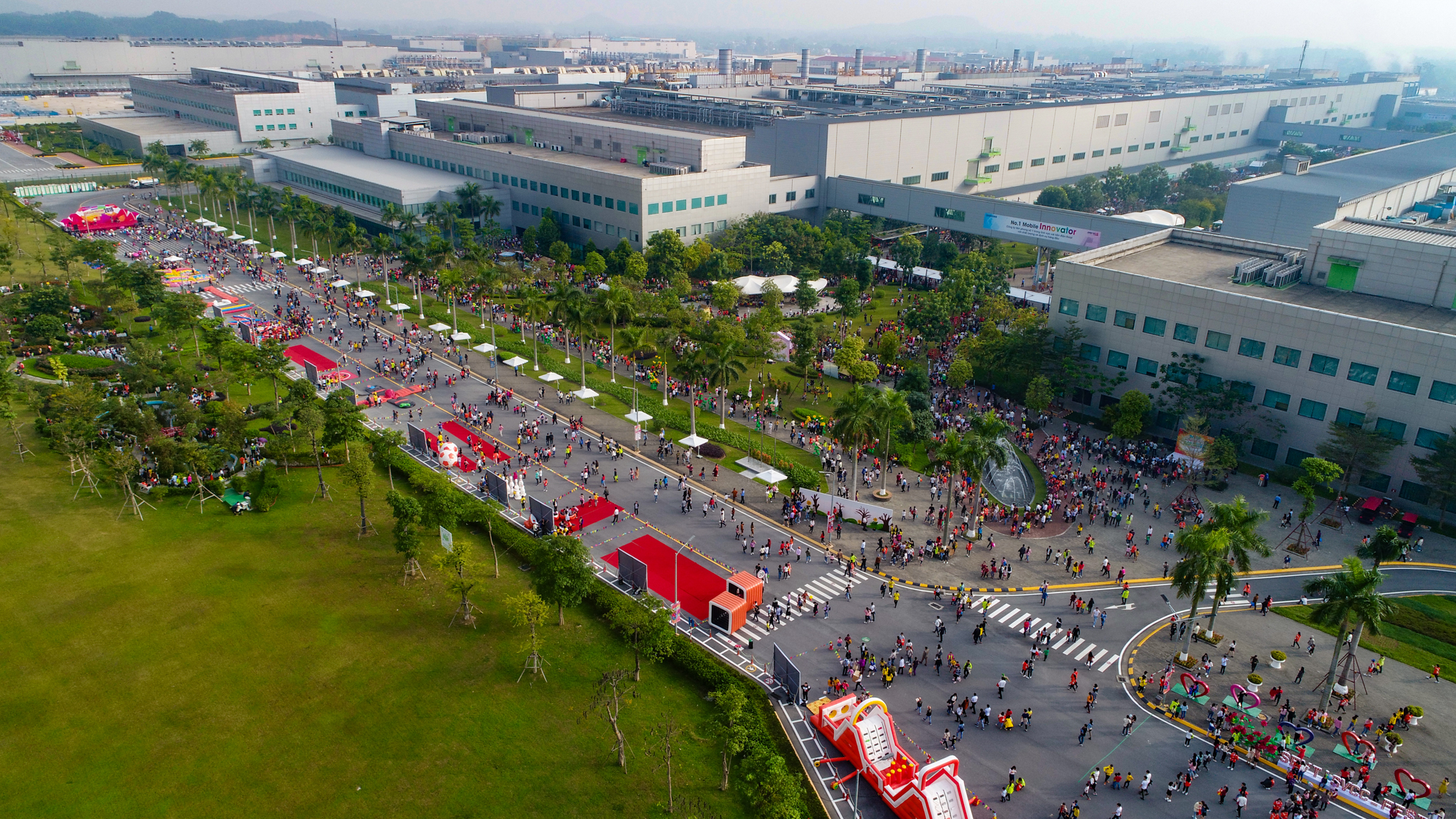 Fesitval Day - Ngày hội lớn nhất dành cho nhân viên và người thân với nhiều hoạt động thể thao, văn hóa đa
                dạng.