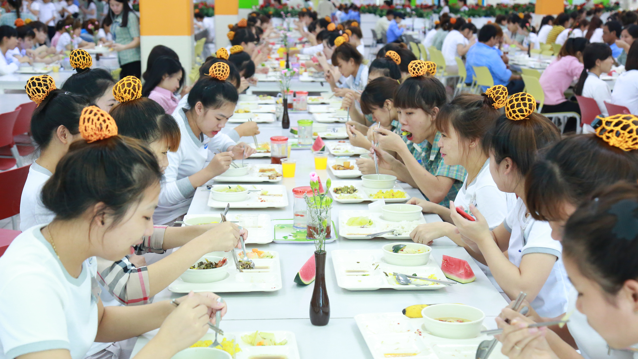 Mỗi ngày có hơn 100.000 suất ăn đảm bảo an toàn và dinh dưỡng được cung cấp cho nhân viên Samsung