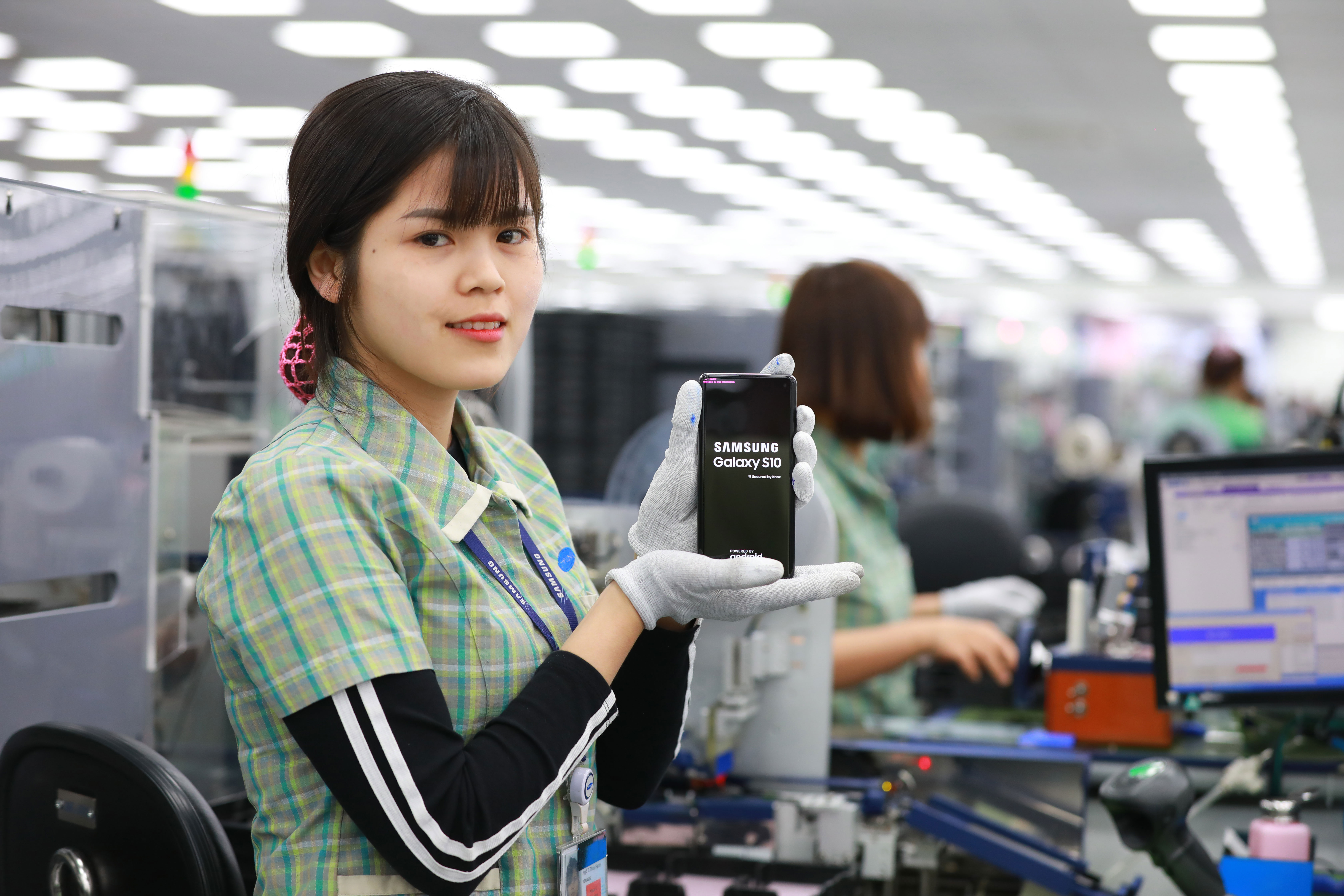 Xưởng sản xuât Galaxy S10