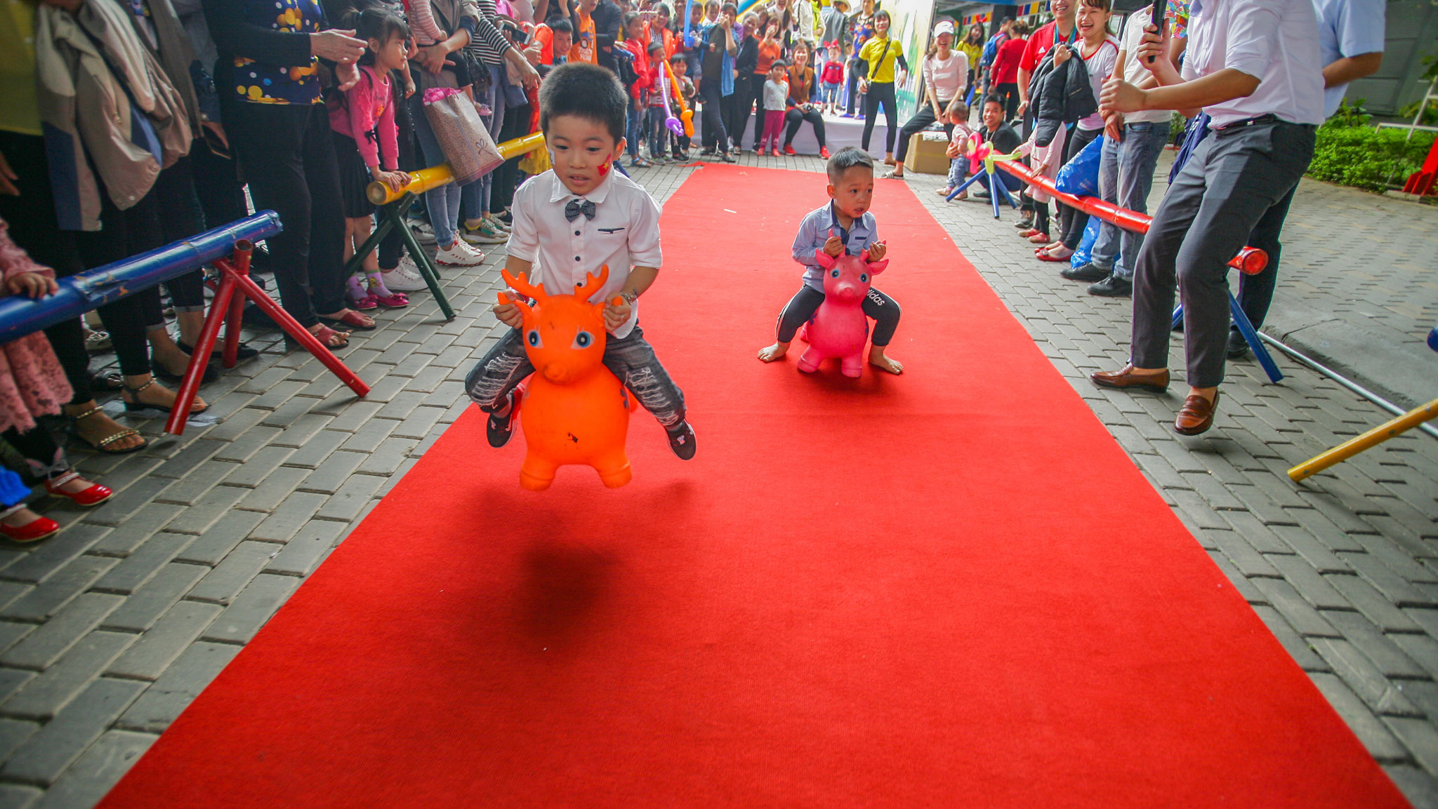 Fesitval Day - Ngày hội lớn nhất dành cho nhân viên và người thân với nhiều hoạt động thể thao, văn hóa đa
                dạng.