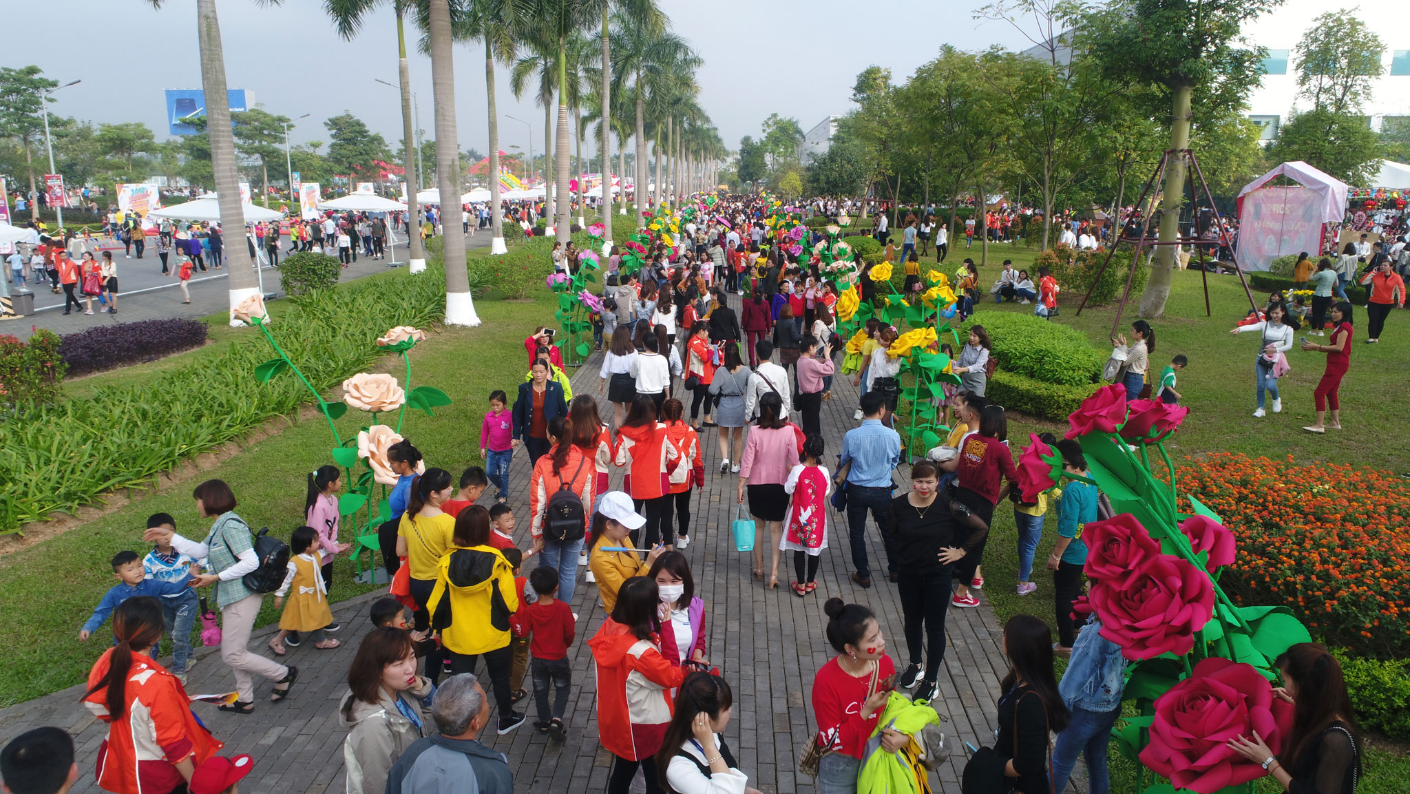 Fesitval Day - Ngày hội lớn nhất dành cho nhân viên và người thân với nhiều hoạt động thể thao, văn hóa đa
                dạng.